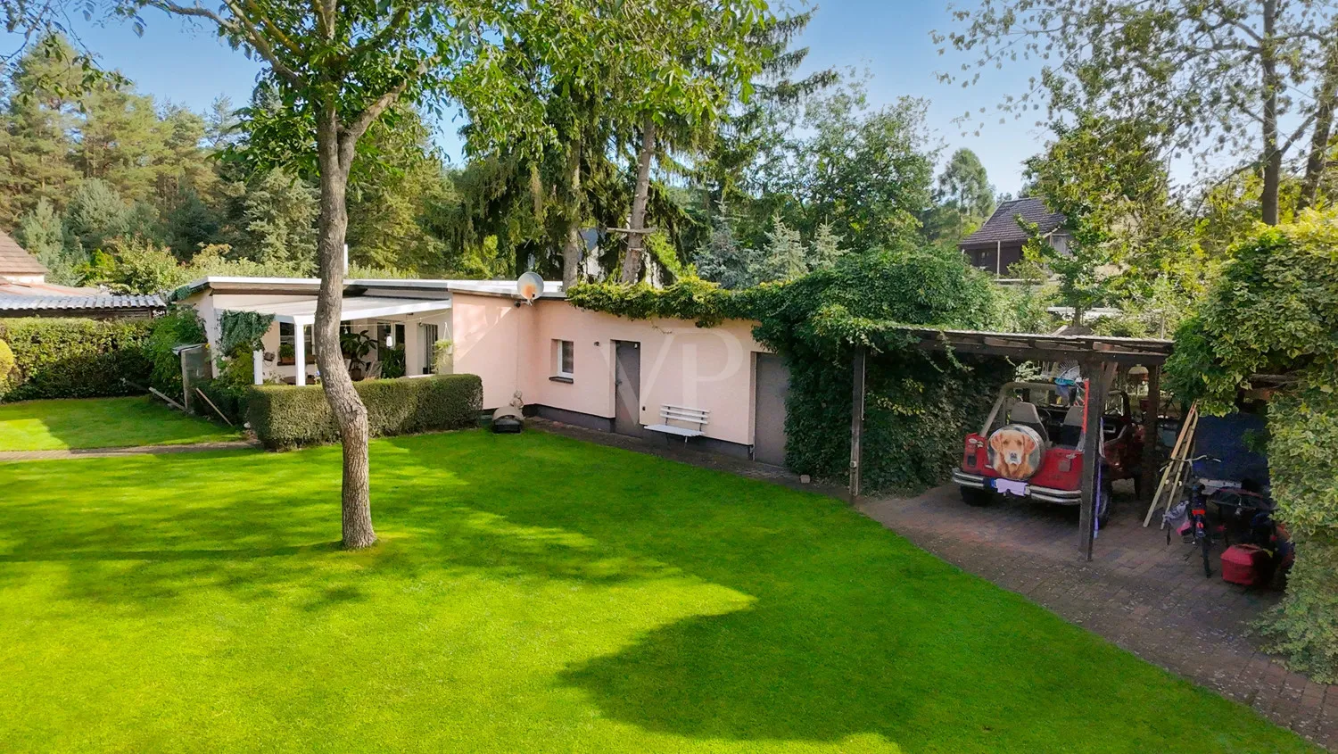 vermietetes Nebengebäude (Drohnenaufnahme)