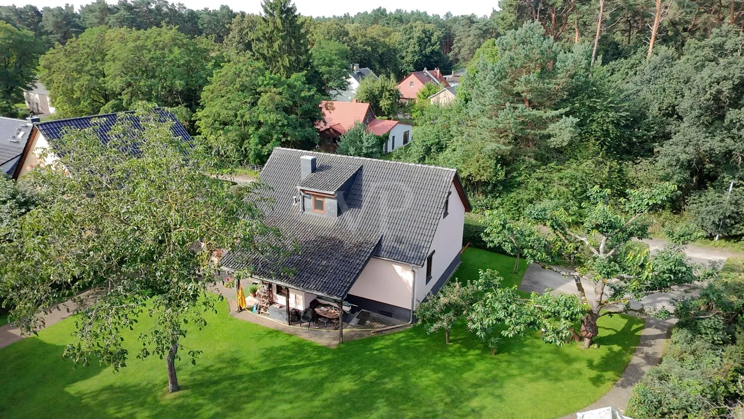 Hausansicht (Drohnenaufnahme)