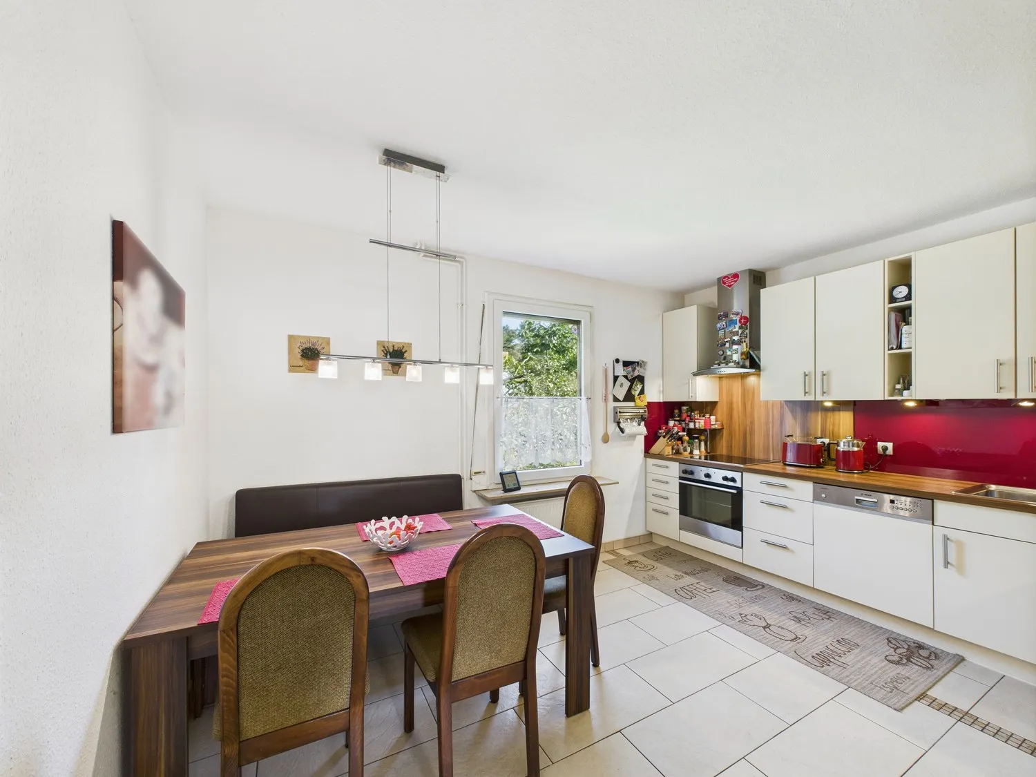 Küche und Essbereich