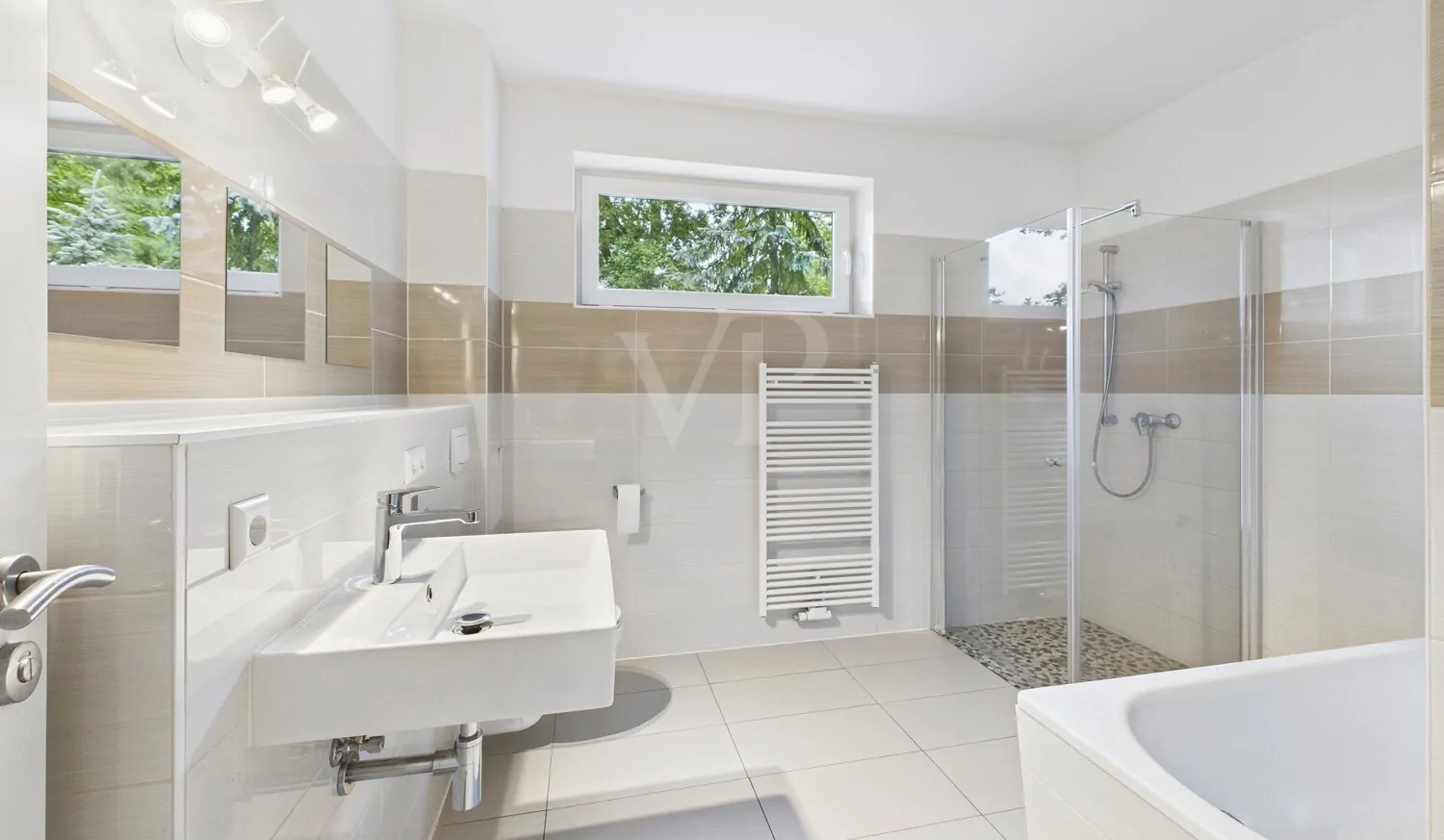 Wannen- und Duschbad im EG
