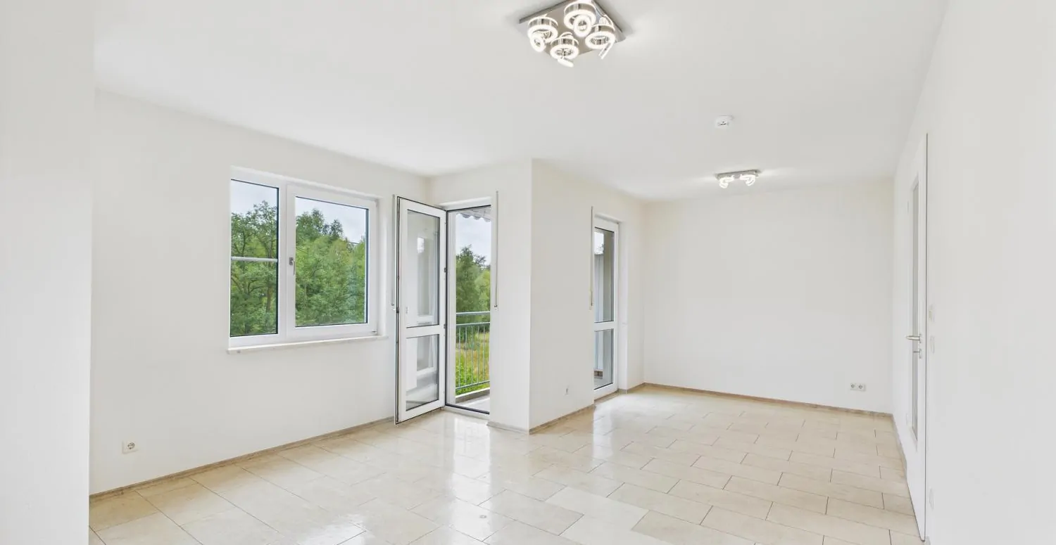 Lichtdurchfluteter Wohn- Essbereich