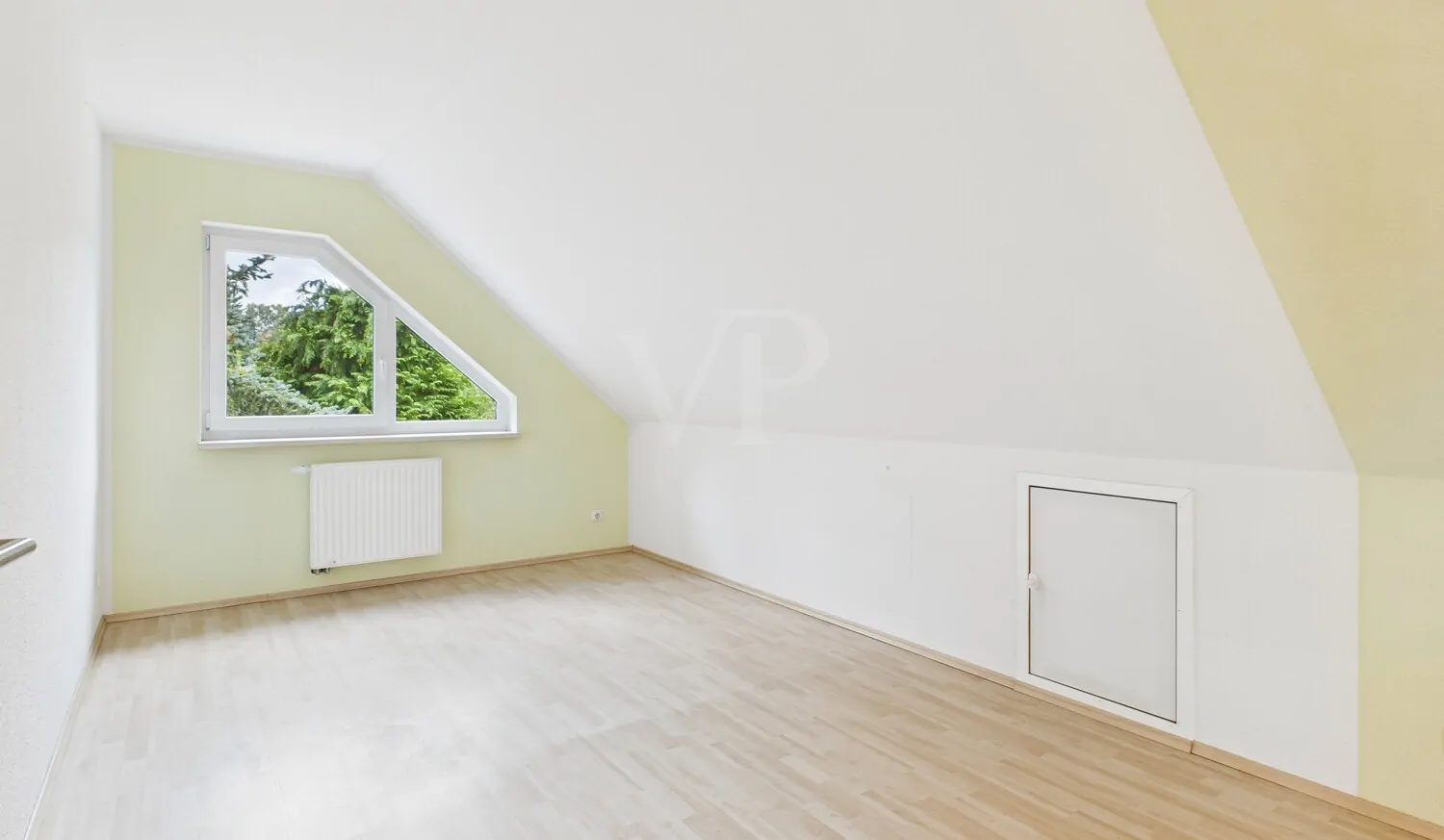 Zimmer 3 im DG, teilbar in ein 4. Zimmer