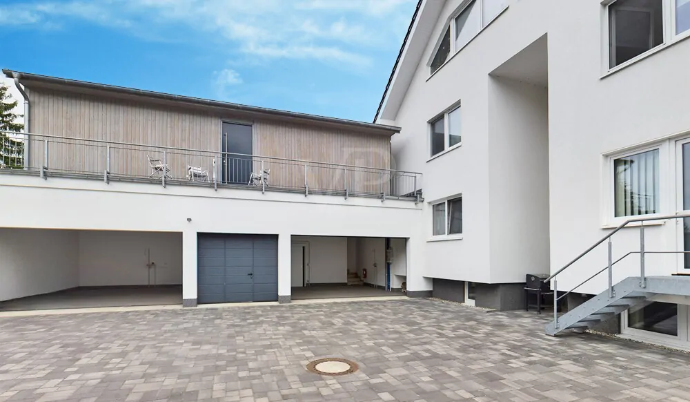 Blick in die Garagen bzw. Werkstatt