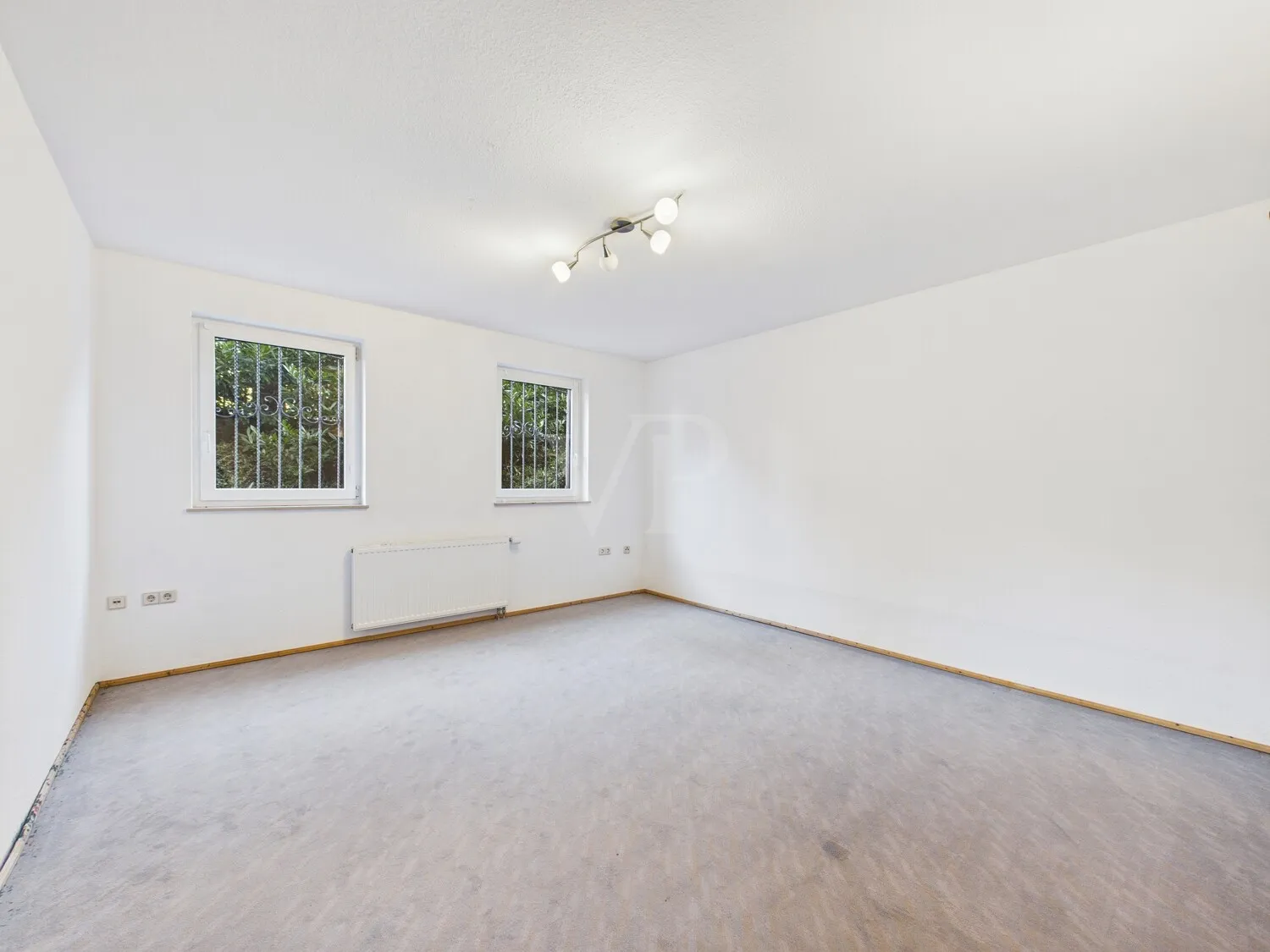 Schlaf-/ Gästezimmer oder Büro im KG