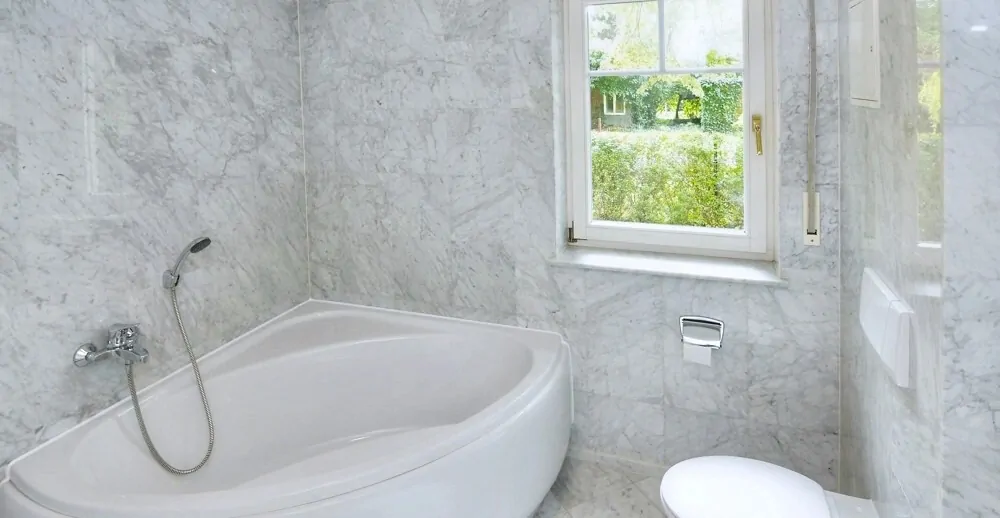 Masterbad mit Wanne und Dusche