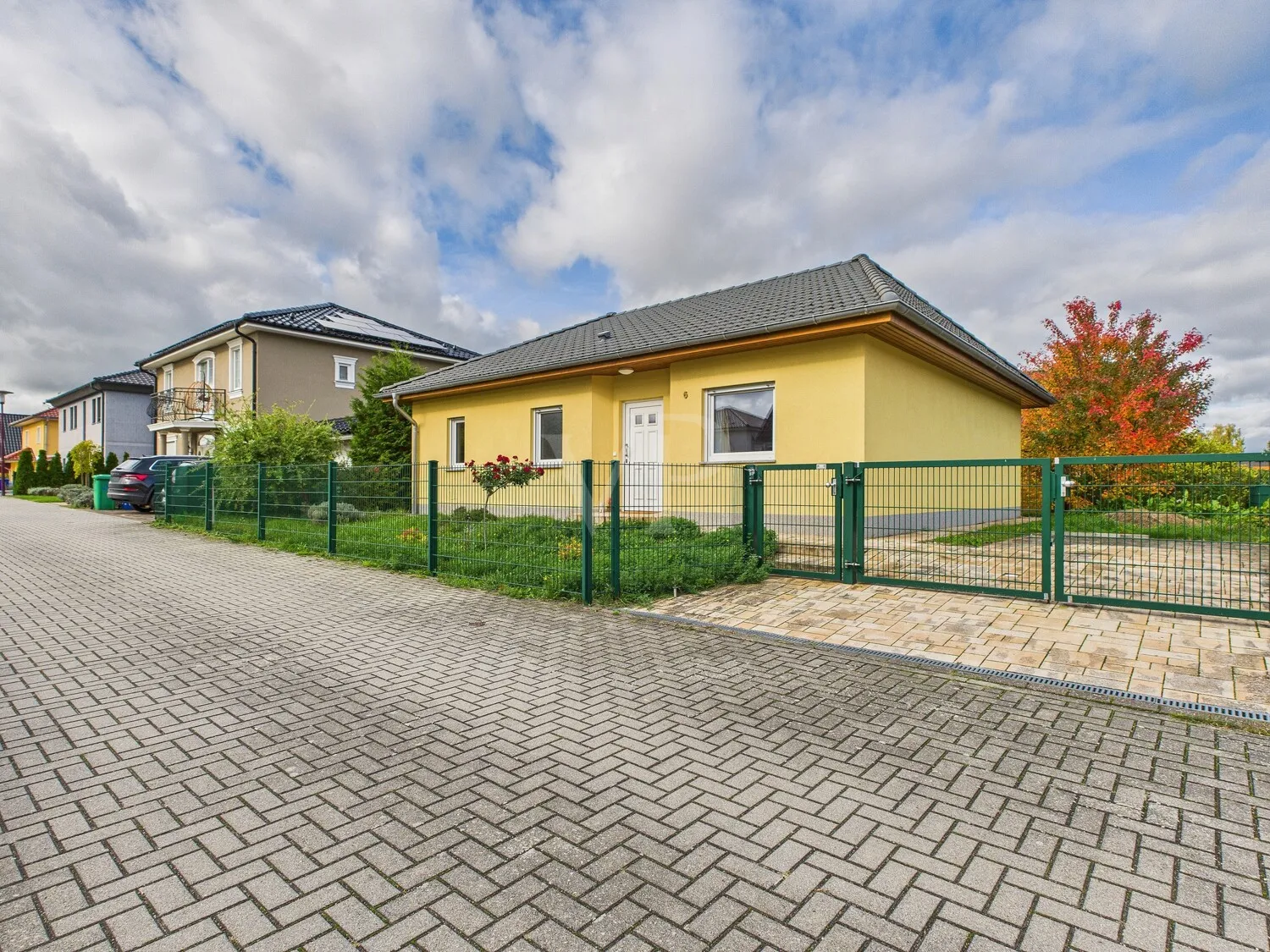 Hausansicht von der Straße