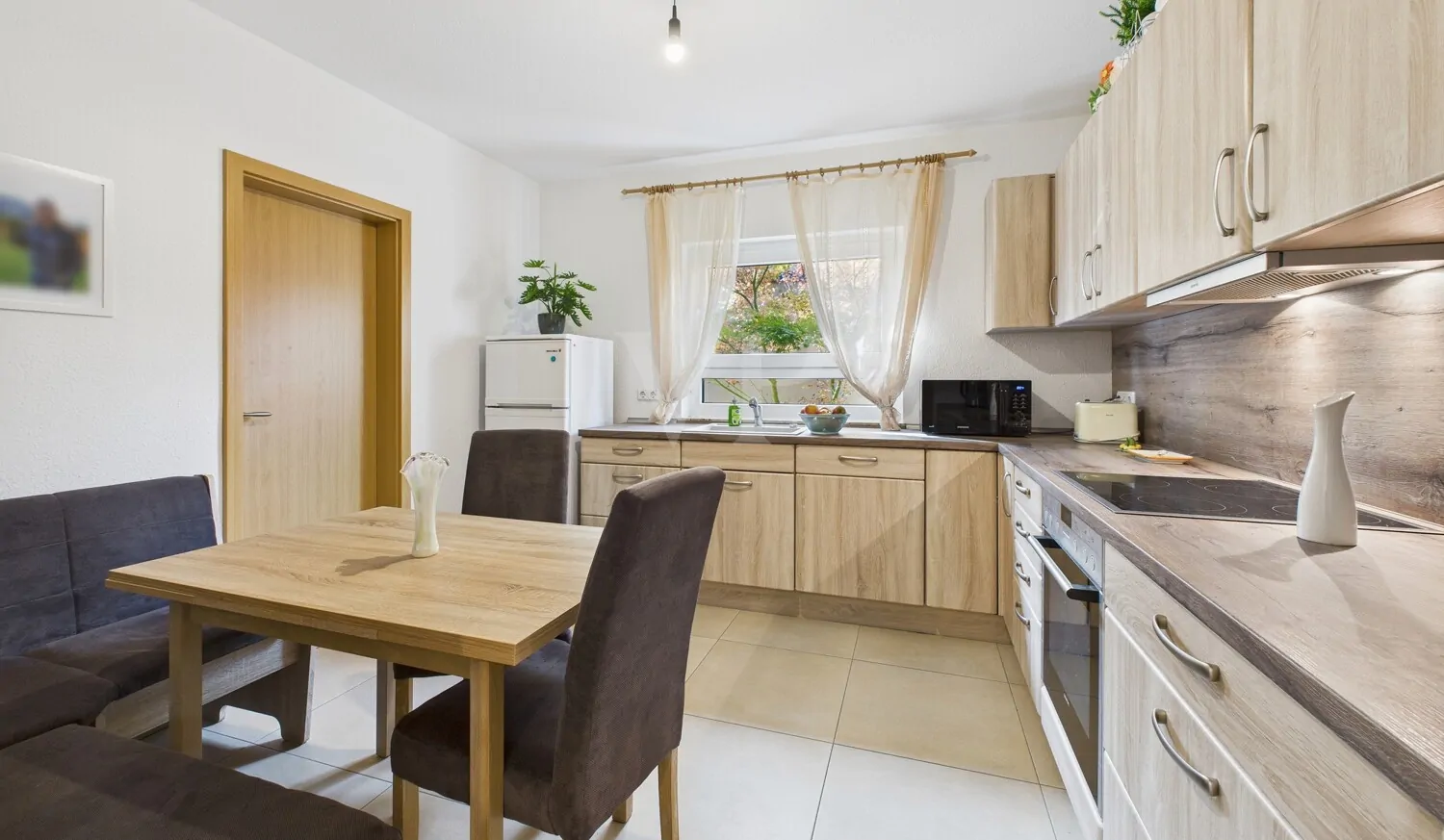 Küche mit Essbereich