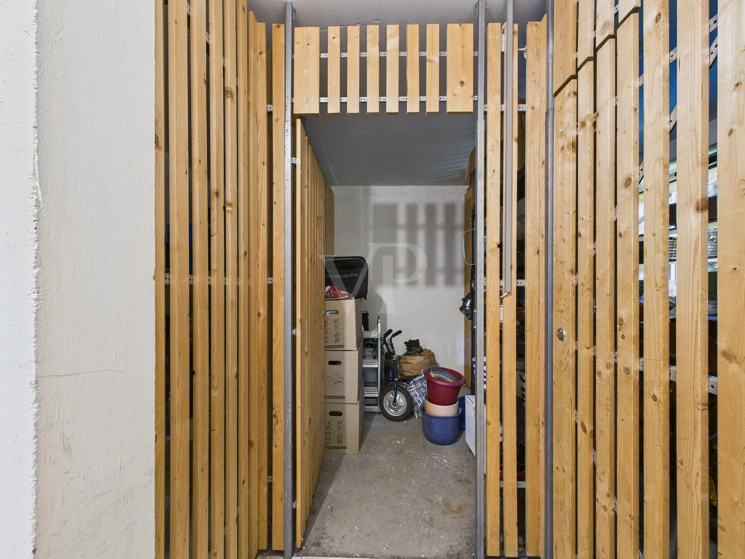 Separate Kellerparzelle