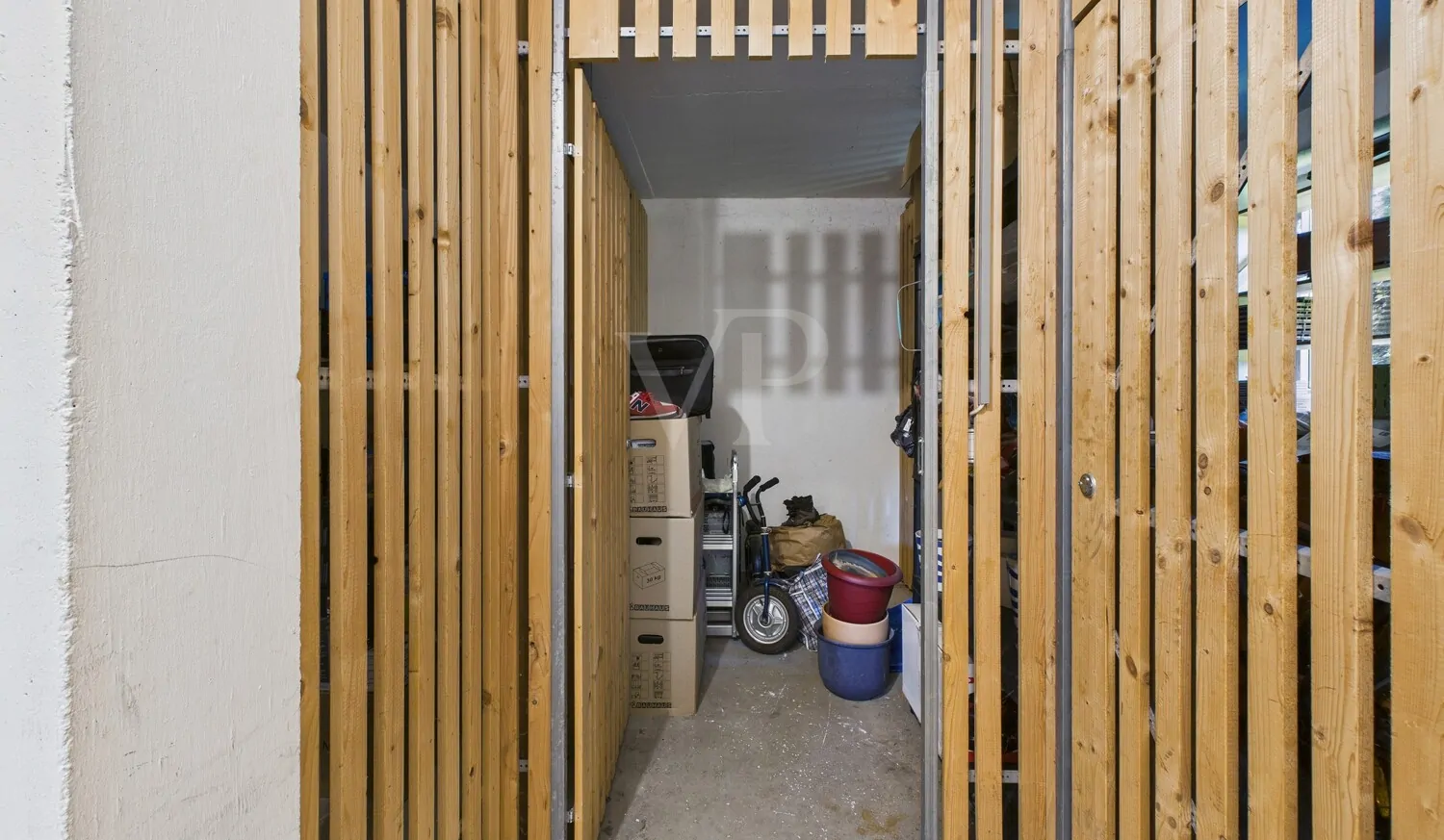 Separate Kellerparzelle