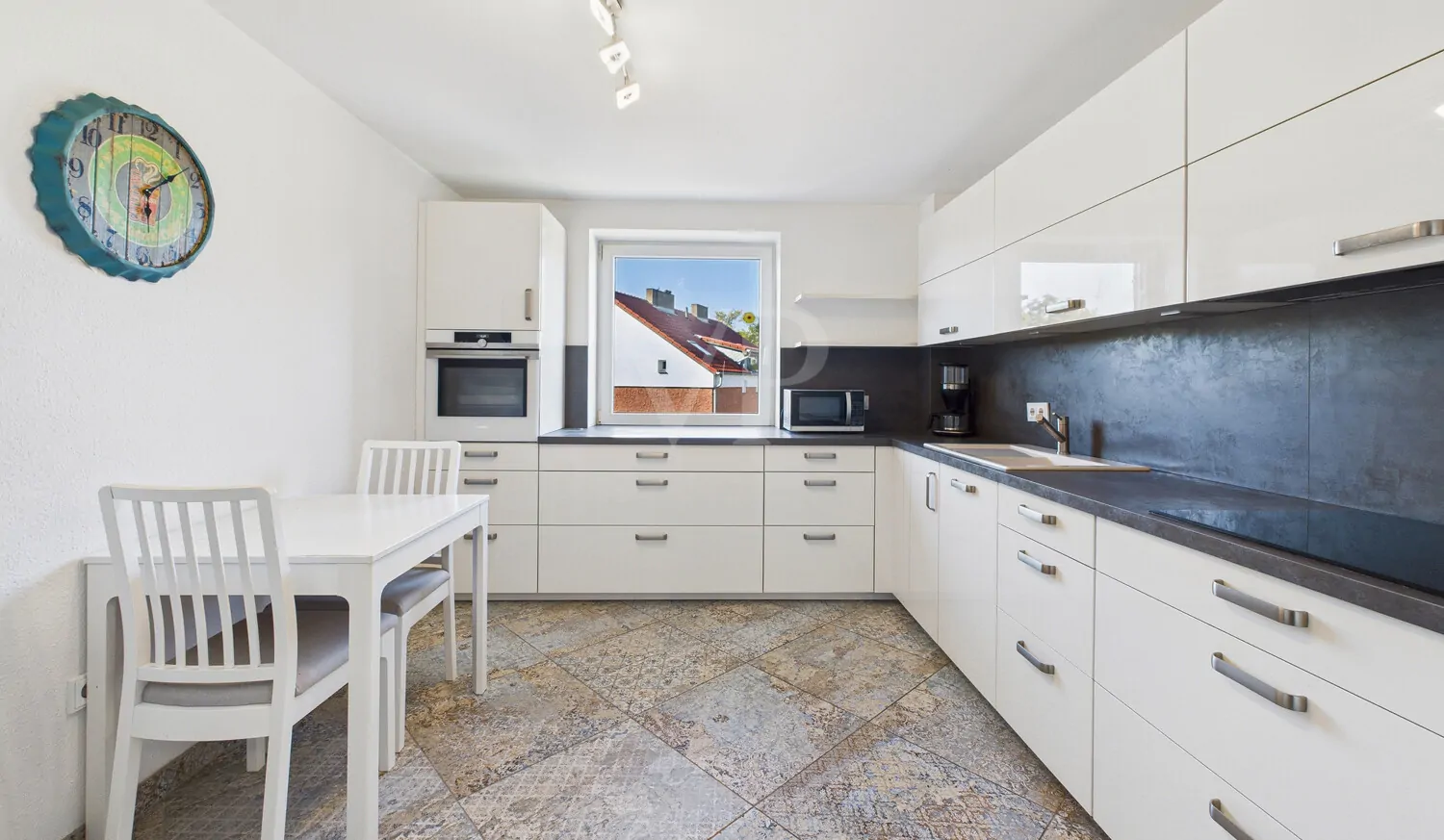 Küche mit Essbereich