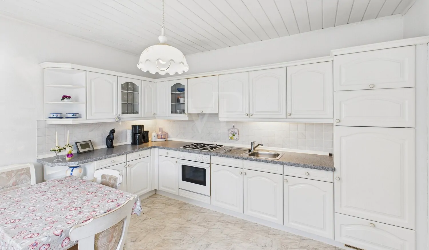 Küchen- und Essbereich