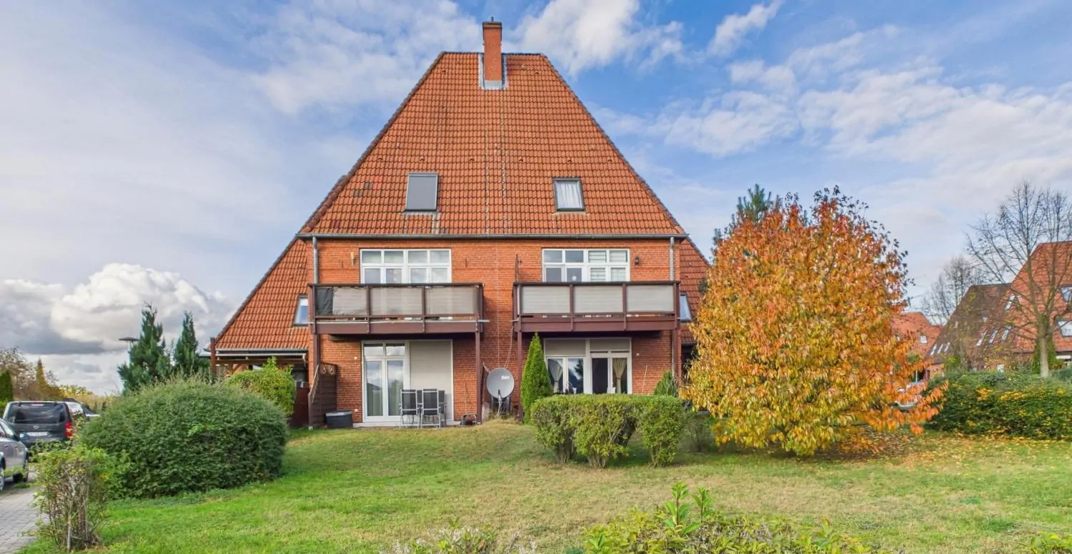 Blick auf das Mehrfamilienhaus