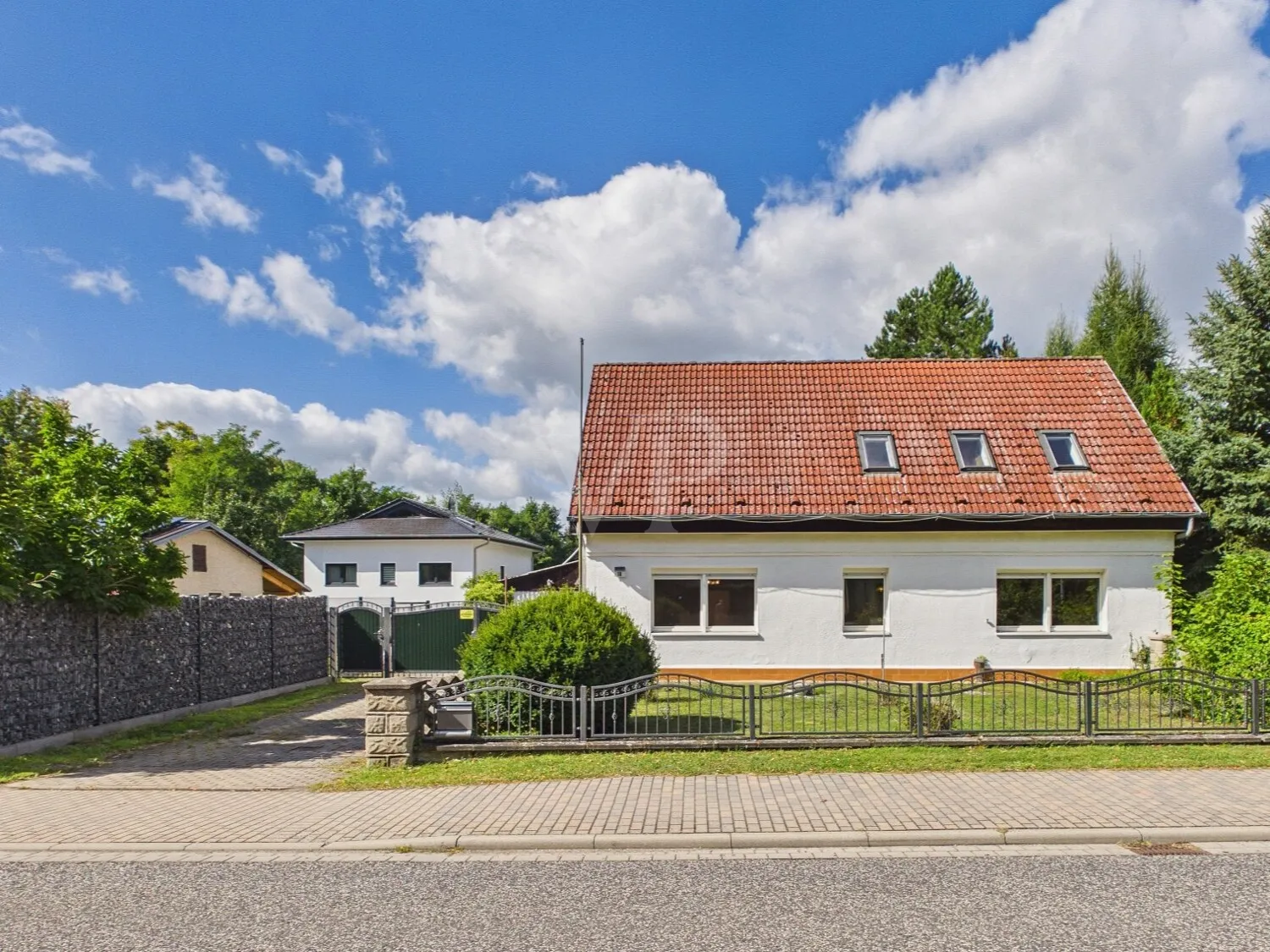 Hausansicht von der Straße