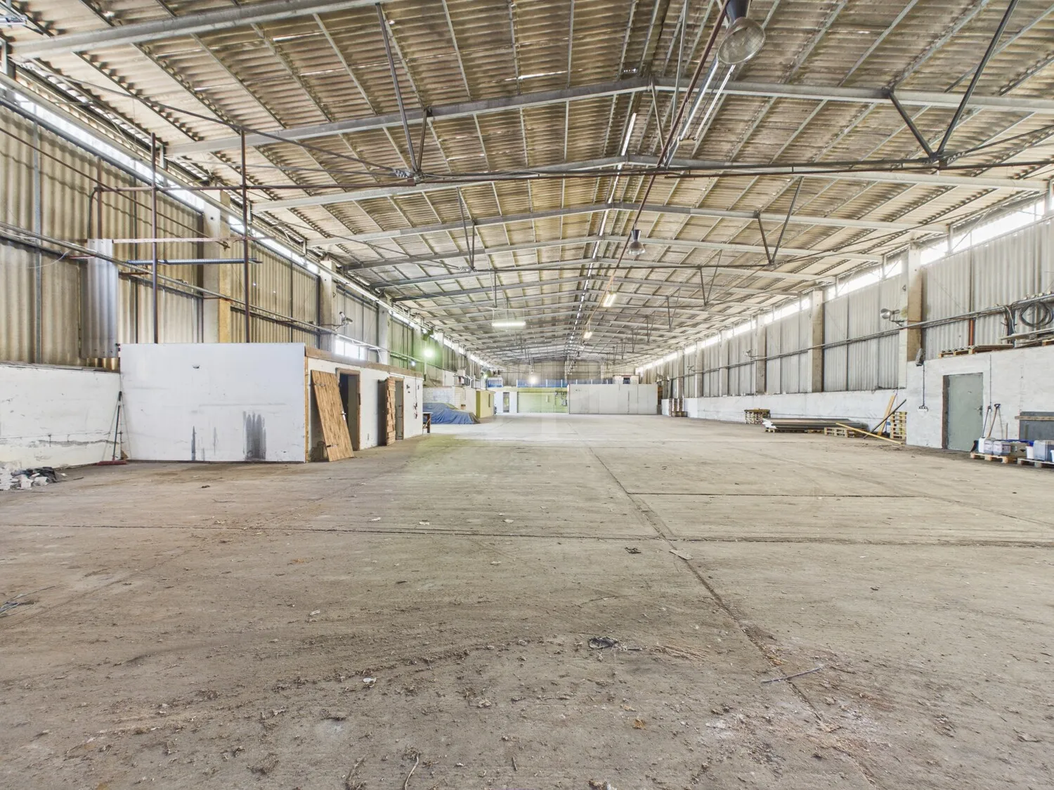 Lagerhalle hinten