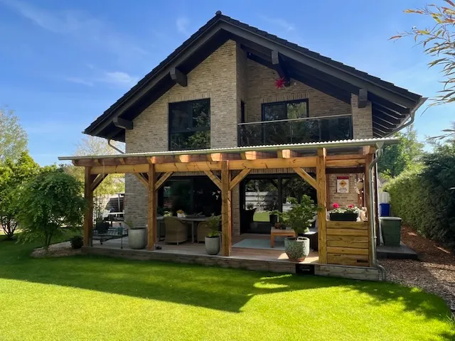 Rückansicht Haus Sommer