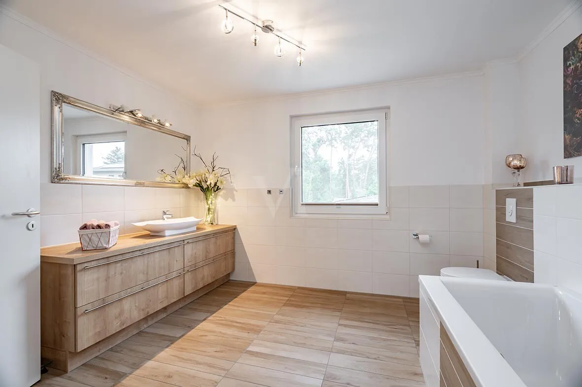 Masterbad mit Fenster