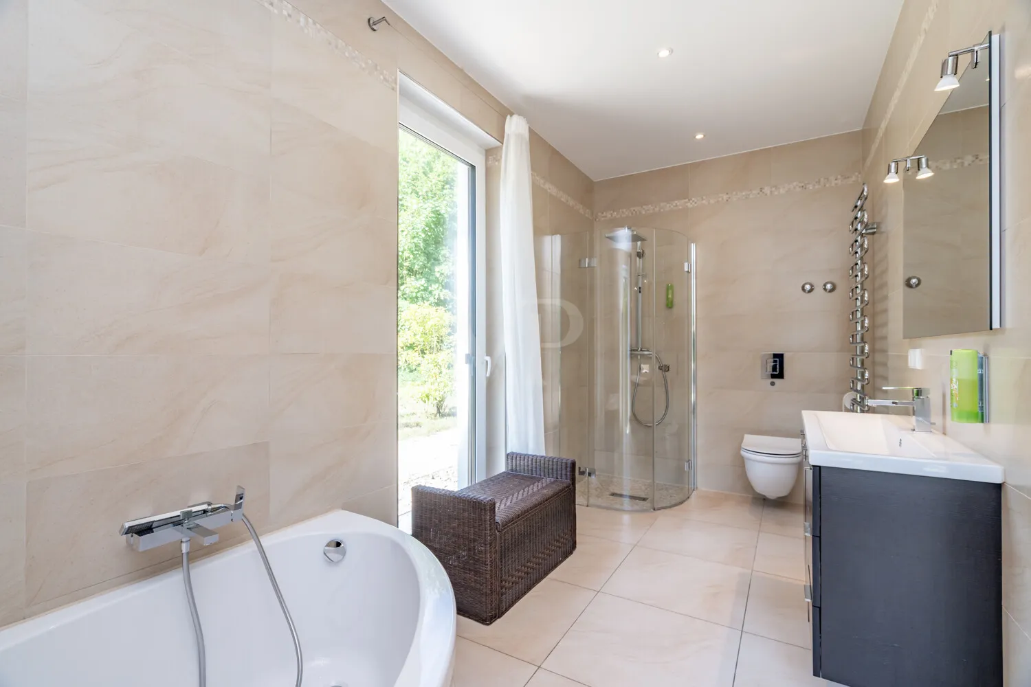 Badezimmer im Erdgeschoss