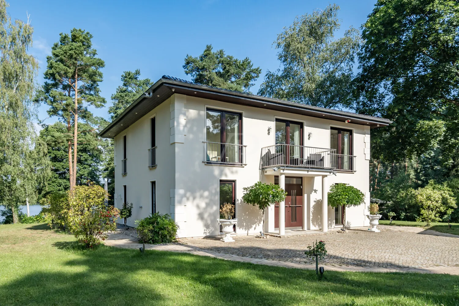 Seitenansicht der Villa