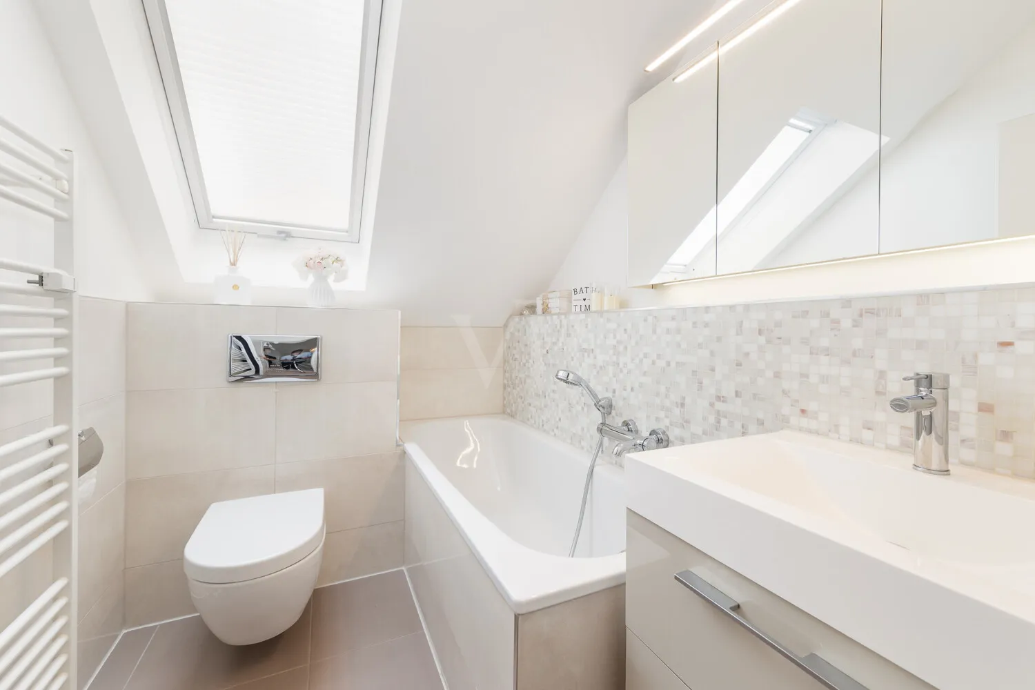 modernes Wannenbad
