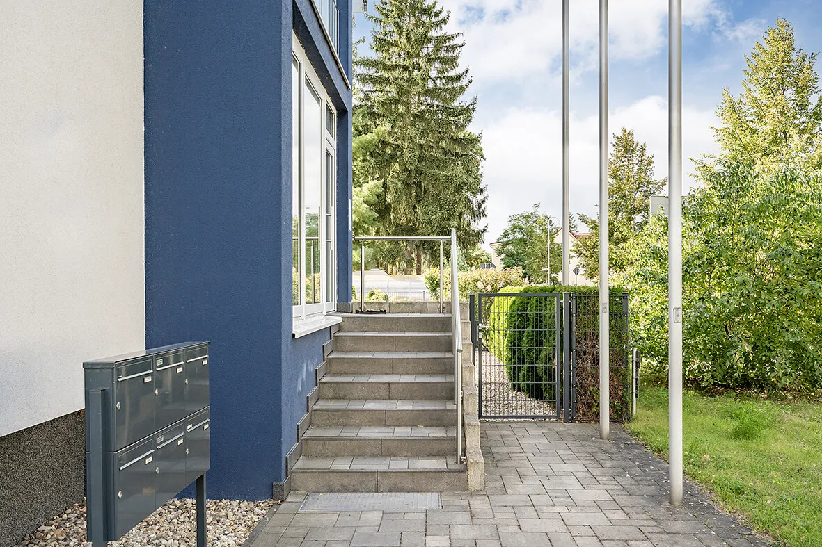 Briefkastenanlage und Eingangsbereich