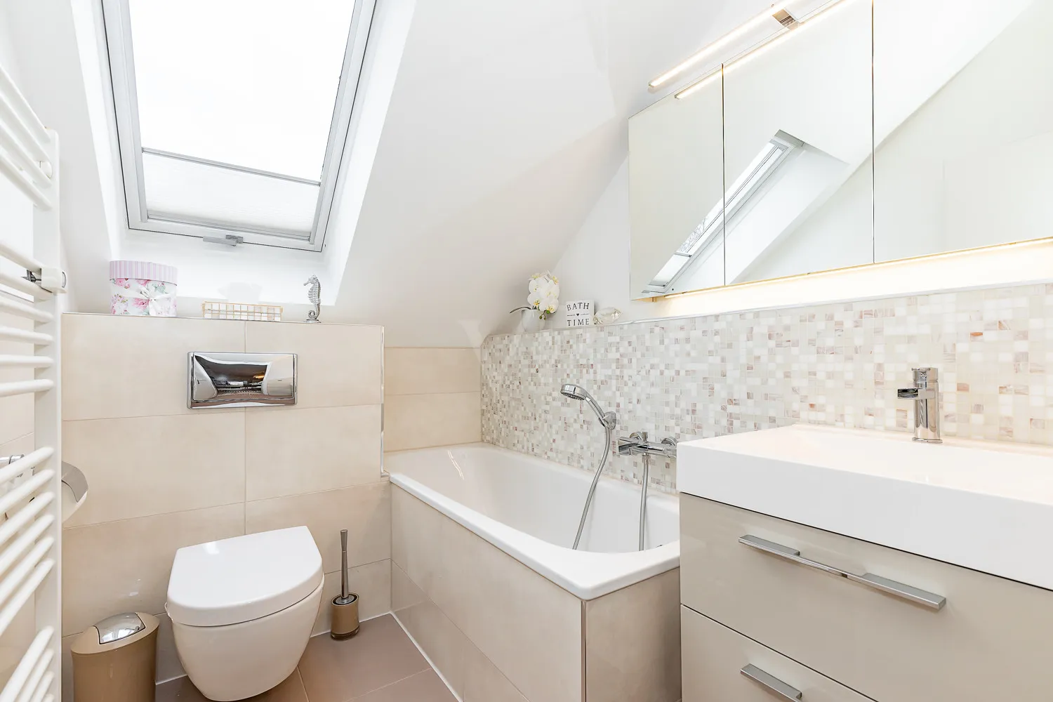 Badezimmer mit Badewanne