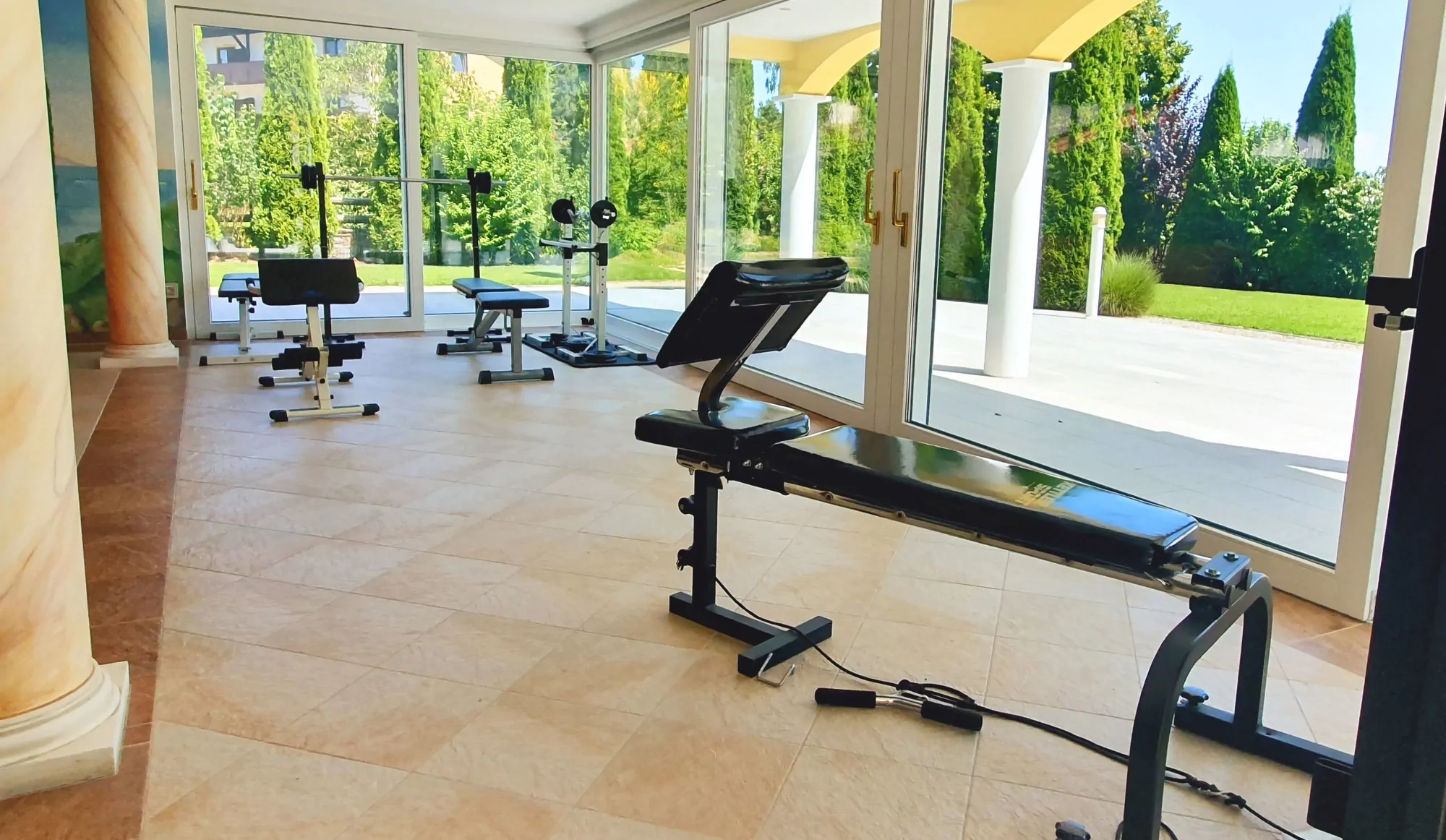 Fitnessbereich zur Terrasse