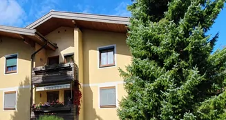 von_poll_real_estate_property_MR2025W0701_image_0