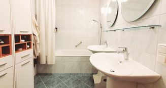 von_poll_real_estate_property_MR2025W0701_image_4
