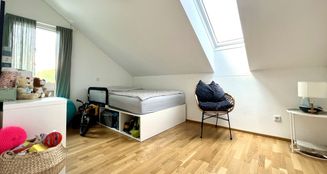 von_poll_real_estate_property_KK01092025_image_7