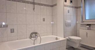 von_poll_real_estate_property_AM-19112025_image_9