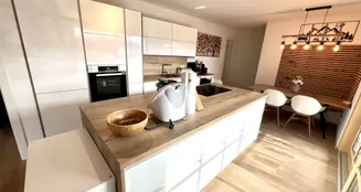 von_poll_real_estate_property_KK24112025_image_0