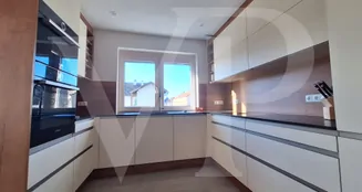 von_poll_real_estate_property_AMKK-20012026_image_3