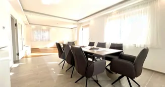 von_poll_real_estate_property_AMKK-20012026_image_2