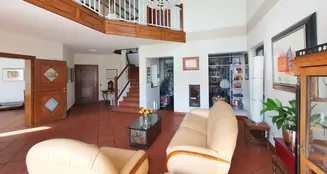 von_poll_real_estate_property_MR2025H0111_image_2