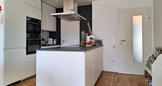 von_poll_real_estate_property_AM-5112025_image_1