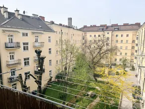 Exklusive 4 Zimmer Altbauwohnung in zentraler Lage