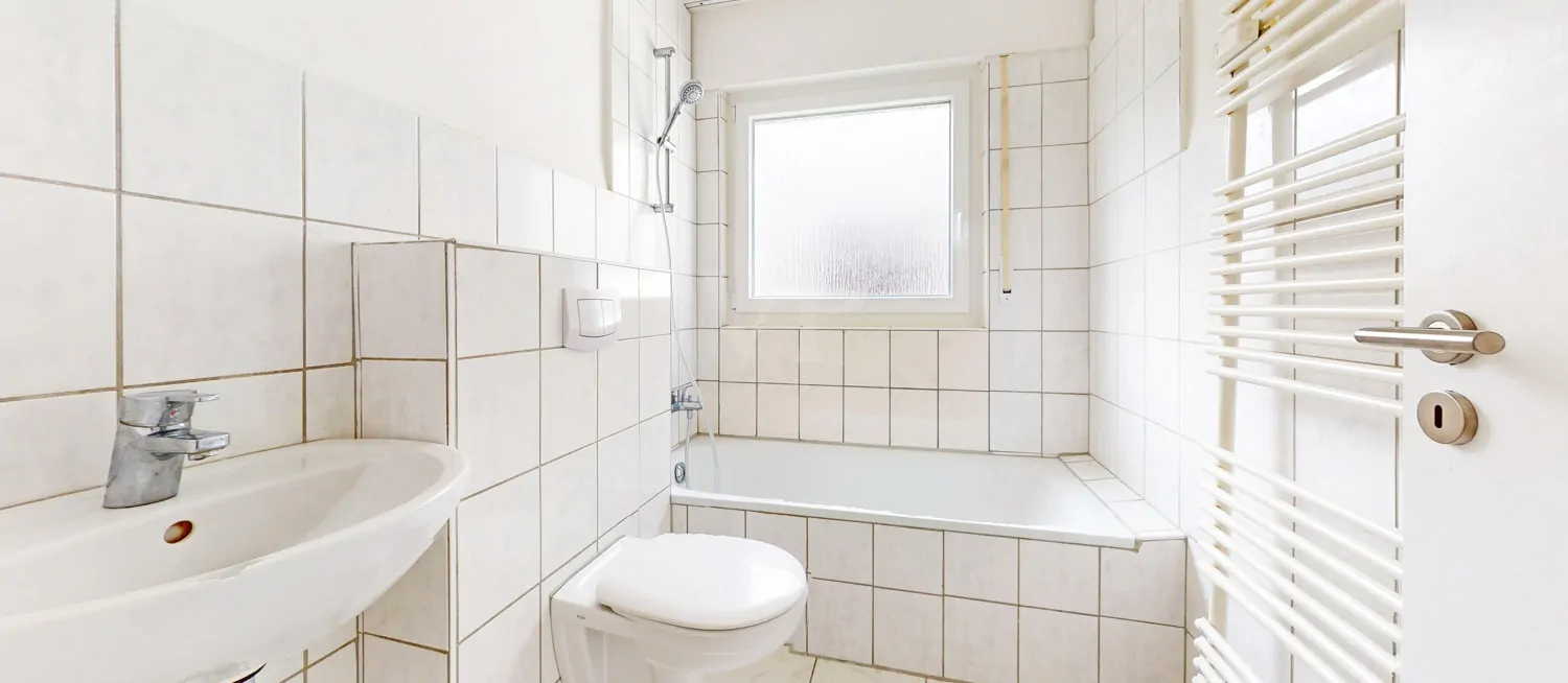 Wohnung EG rechts - Badezimmer