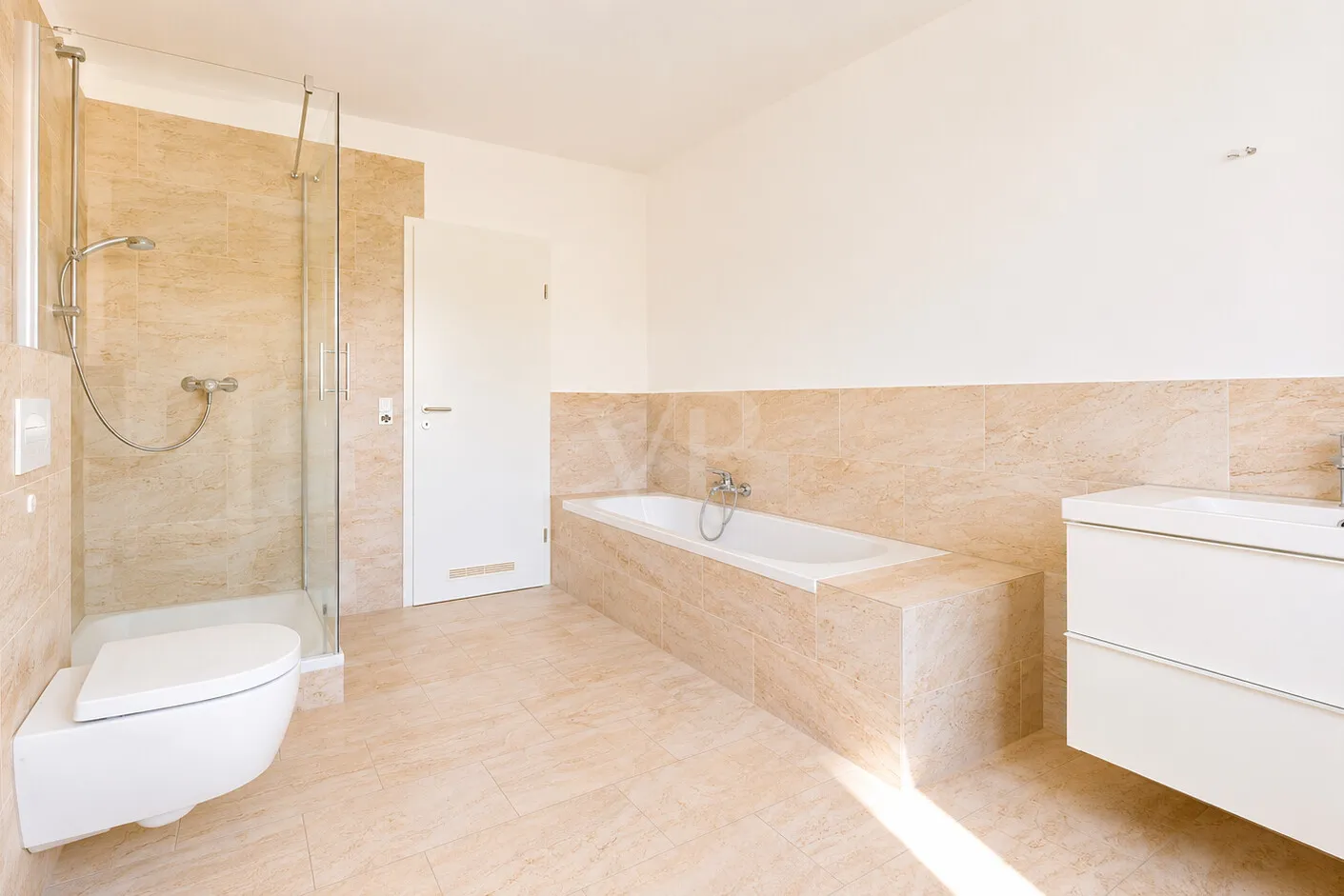 Freie Maisonettewohnung Nebenhaus - Badezimmer