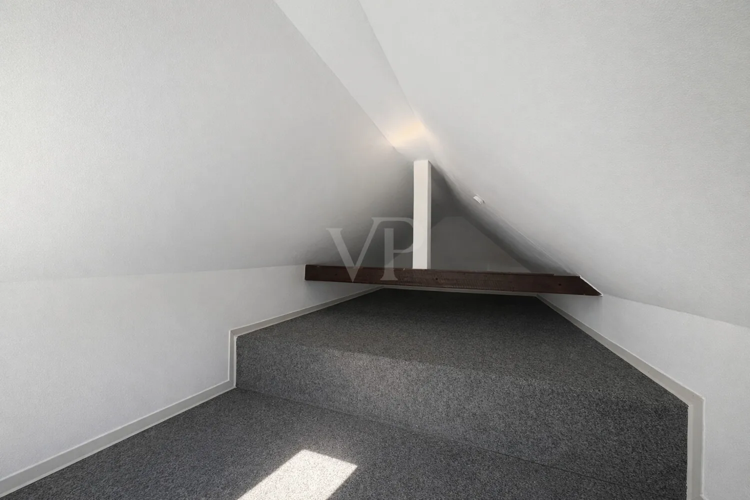 Ausgebauter Dachboden - Wohnung Anbau links