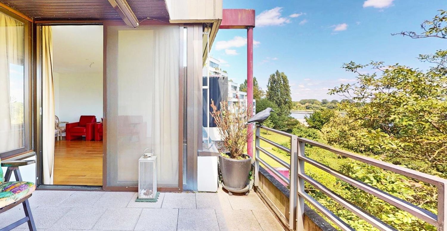 Terrasse mit Rheinblick