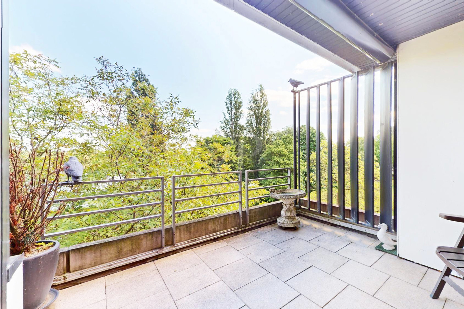 Terrasse mit Rheinblick