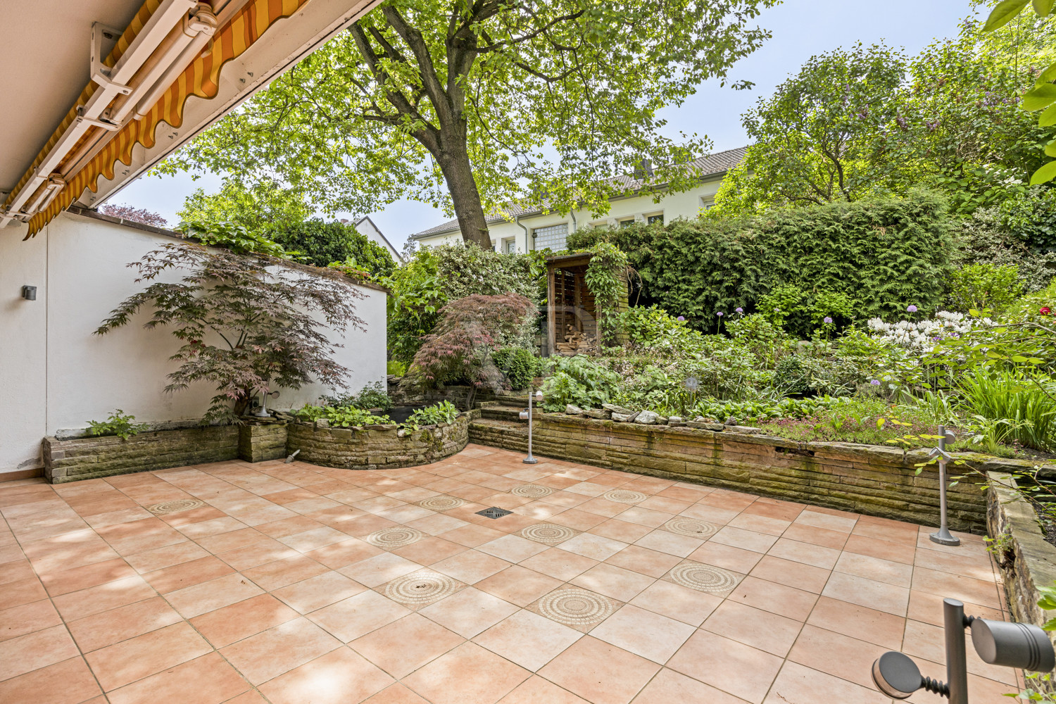 Großzügige Terrasse