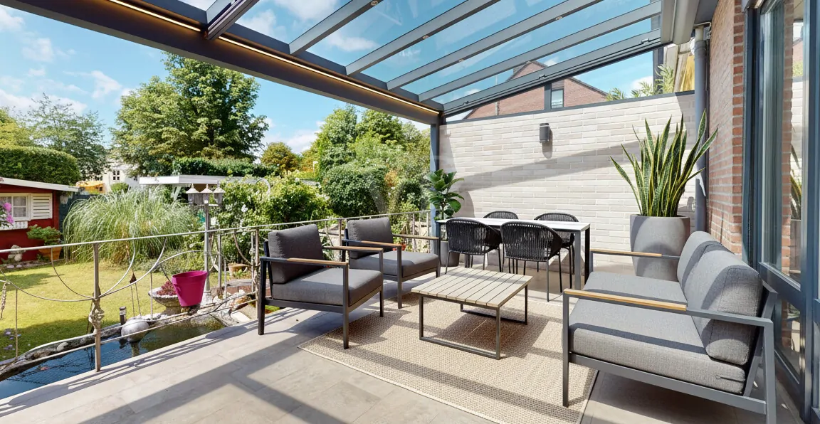Großzügige überdachte Terrasse - mit KI eingerichtet