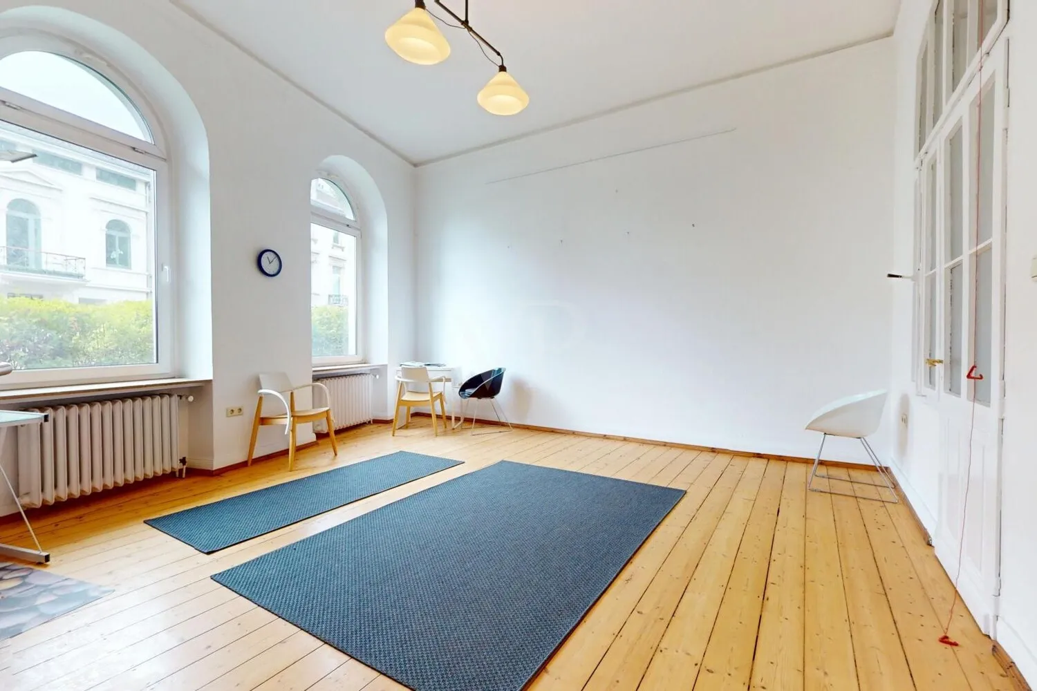 Großzügiges Zimmer im EG