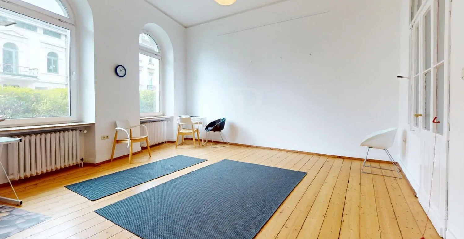 Großzügiges Zimmer im EG