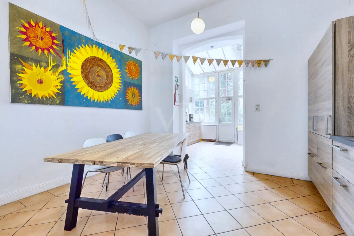 Essbereich mit angrenzender Küche