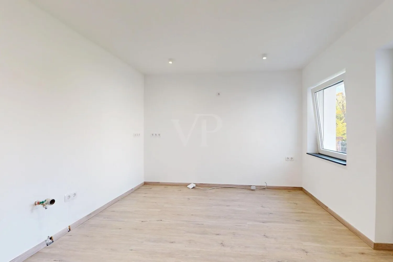 Offene Küche mit Gartenzugang