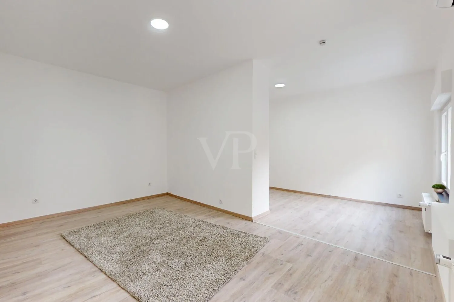 Schlafzimmer mit Ankleidebereich OG