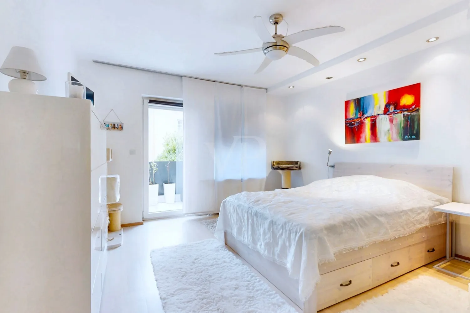 Schlafzimmer mit Balkonzugang