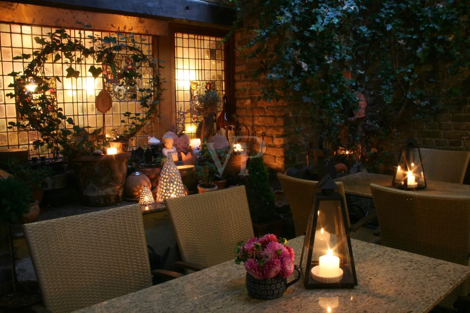 Innenhof bei Nacht